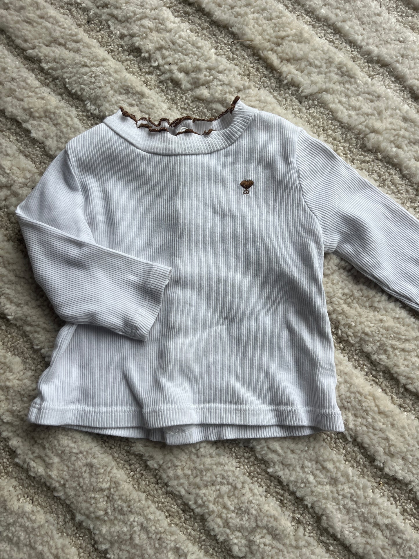 T-shirt à manches longues côtelé blanc avec col lettuce camel - 3 mois