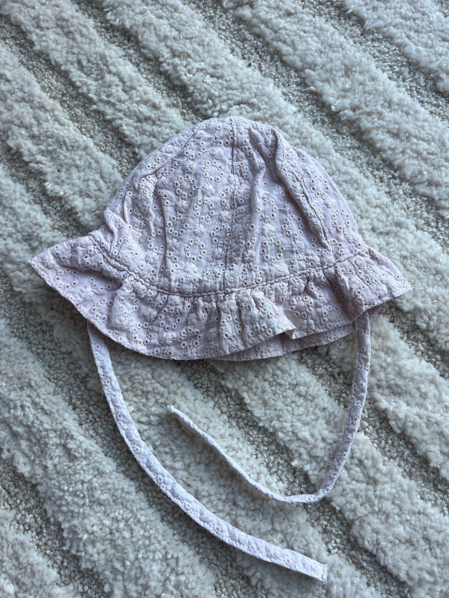 Chapeau rose avec broderies Kiabi