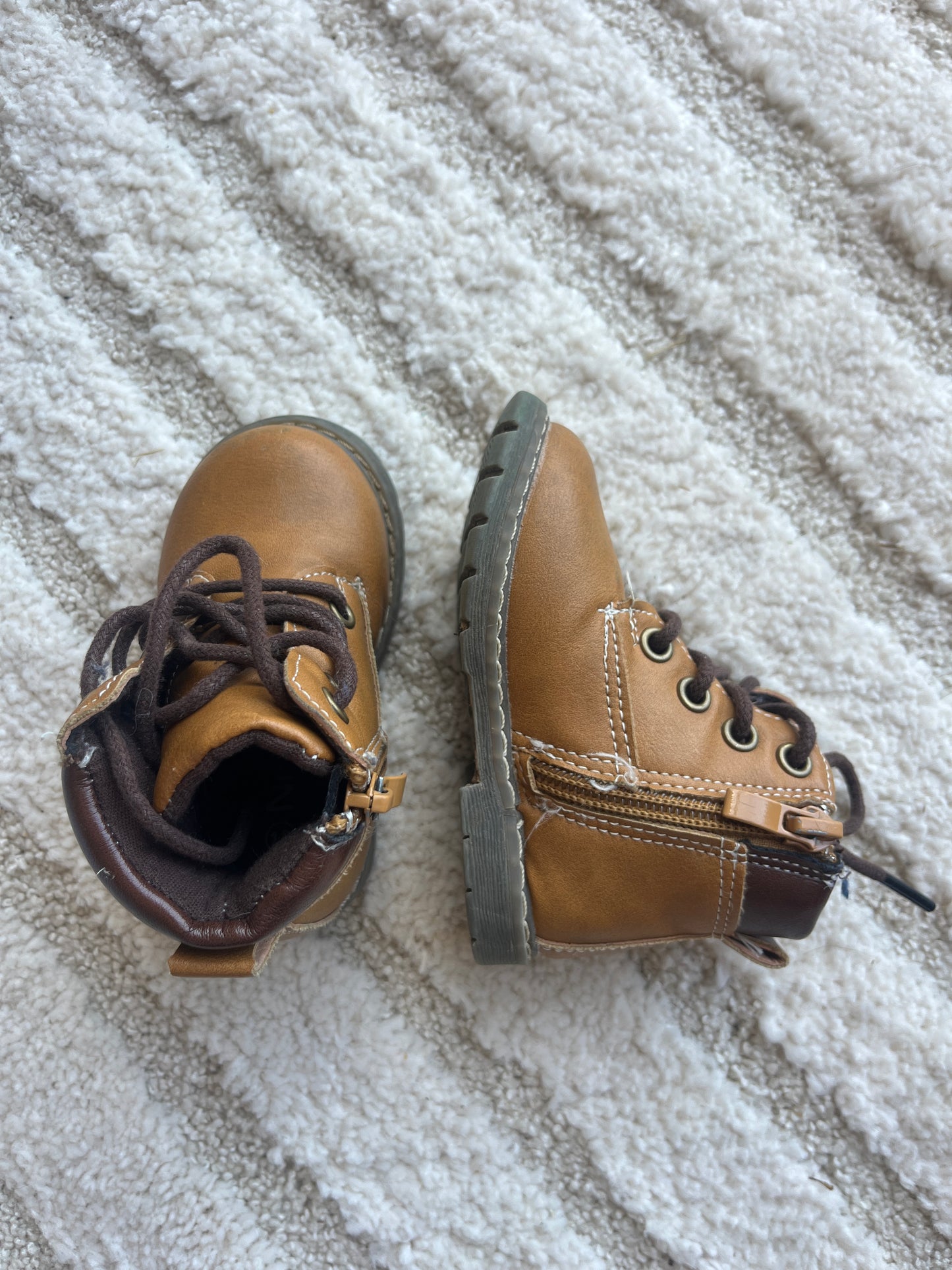 Paie de bottines à lacets et zip marron - Pointure 19