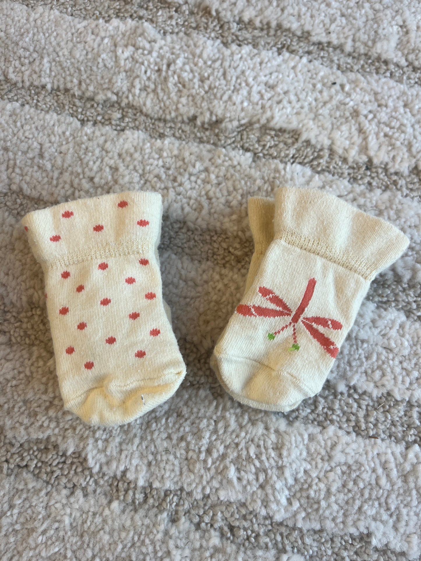 Lot 2 paires de chaussettes jaune pois et papillon - 0/6 mois