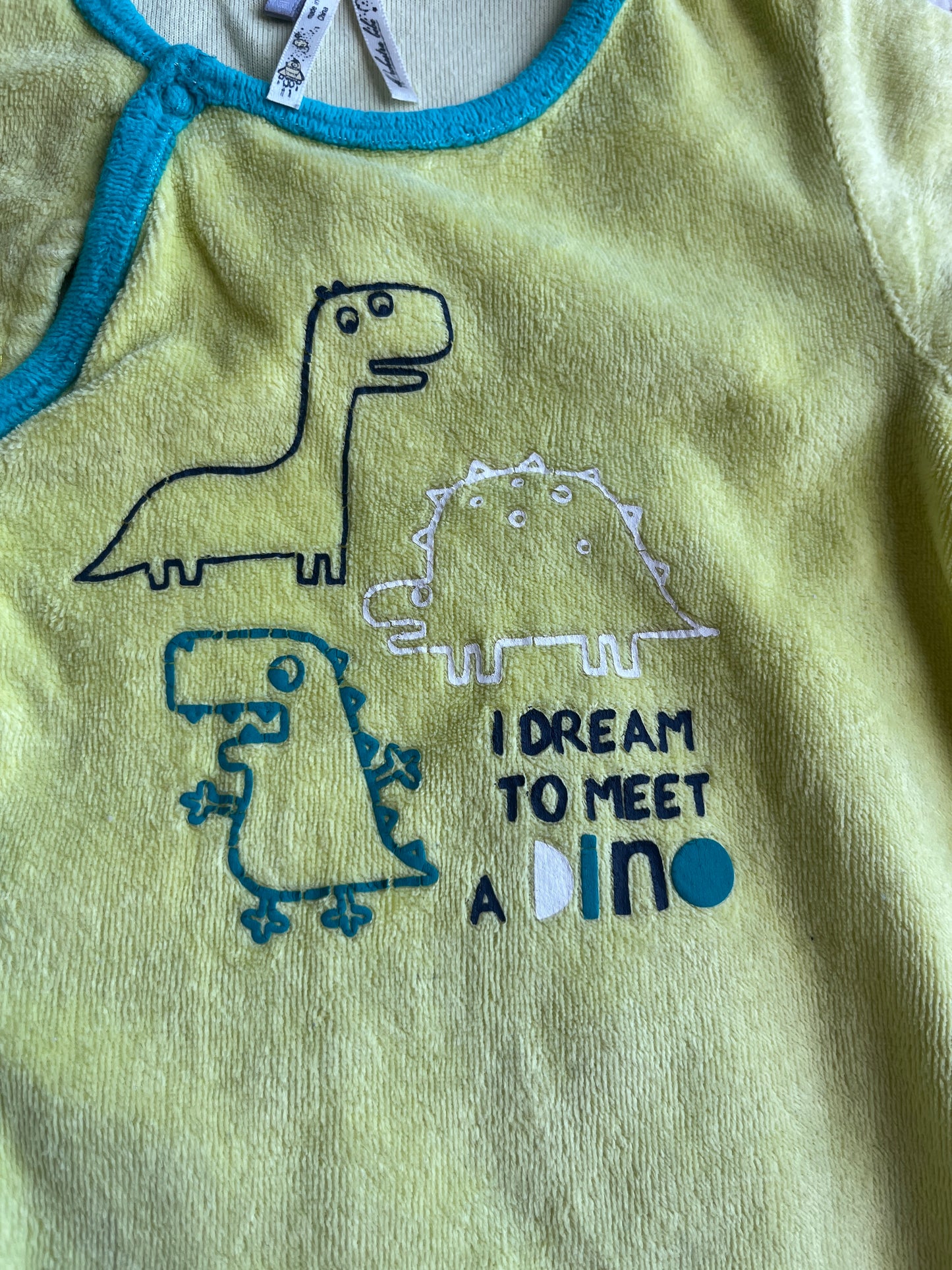 Pyjama velours jaune dinosaures « i dream to meet dino » - 9 mois