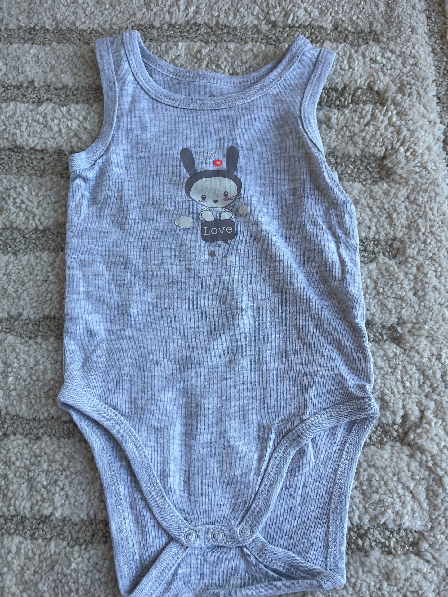 Lot 2 bodies sans manches gris et blanc lapin - 9 mois