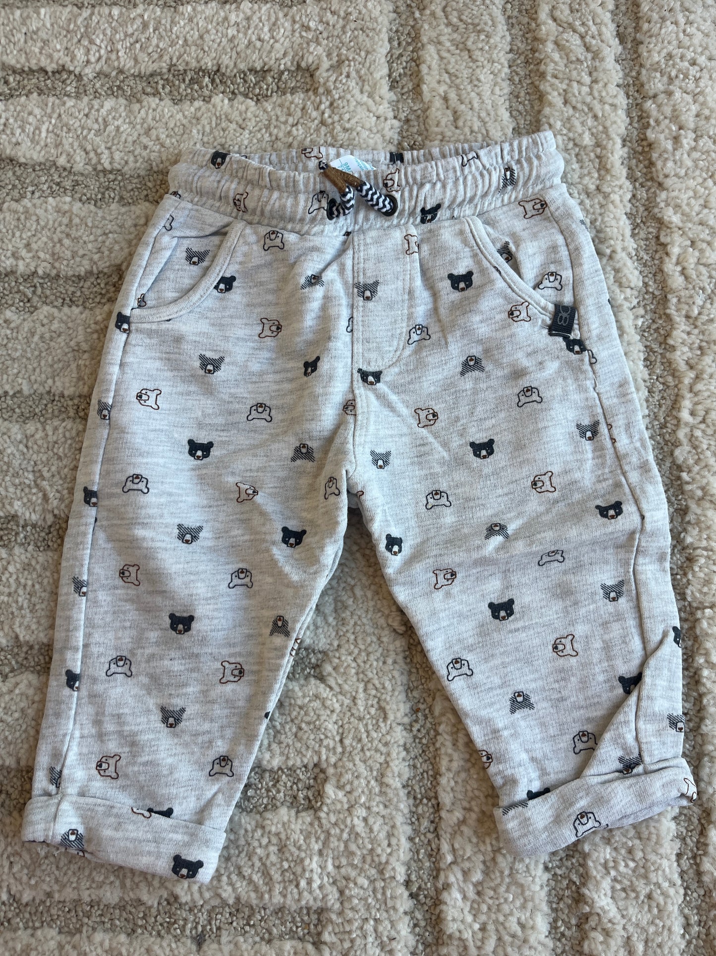 Pantalon gris chiné avec ourlets motifs oursons - 9 mois