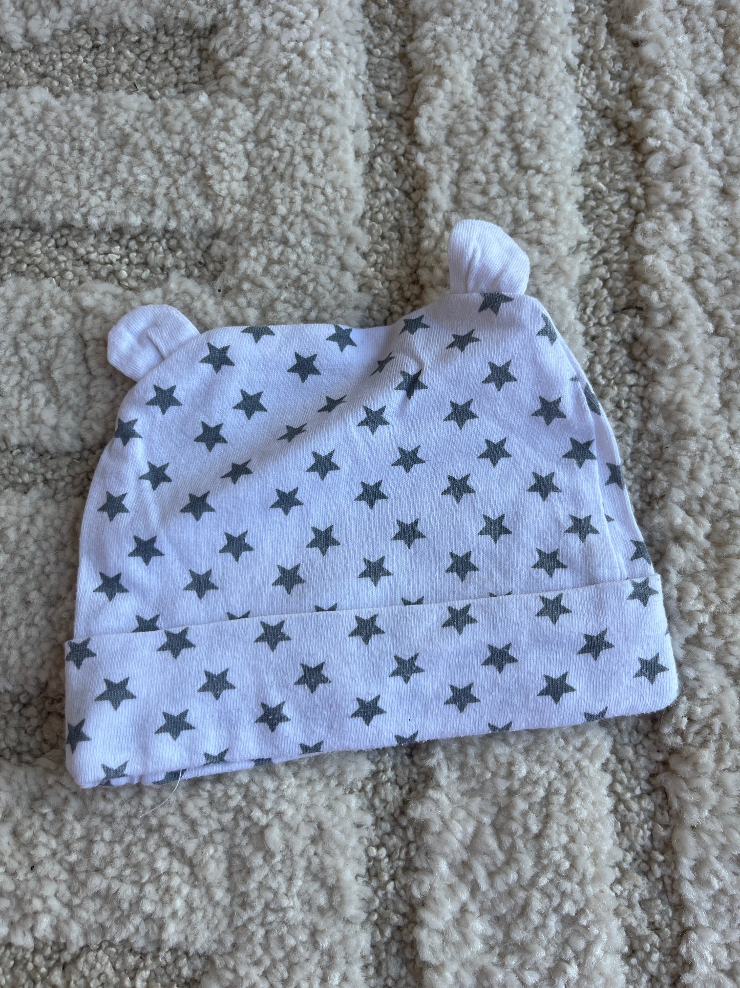 Bonnet en jersey blanc motif étoiles - 3 mois