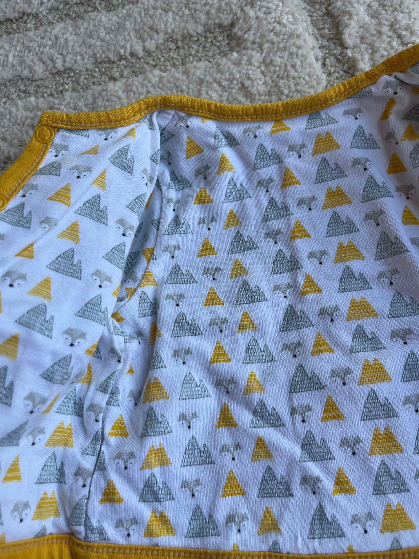 Veste légère à manches longues gris et moutarde renard - naissance