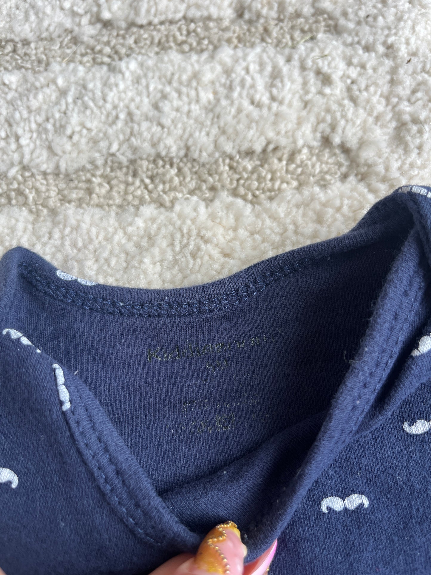 Body à manches courtes bleu motifs moustaches - 6 mois